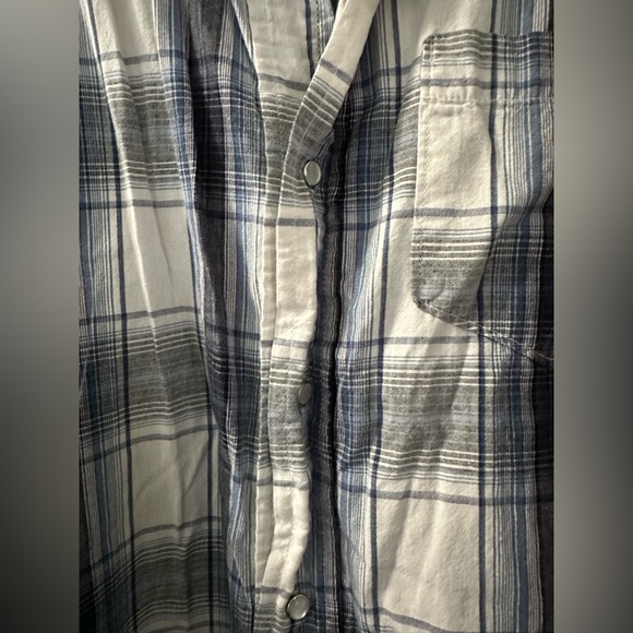 Levi’s button/snap down shirt - Picture 3 of 4